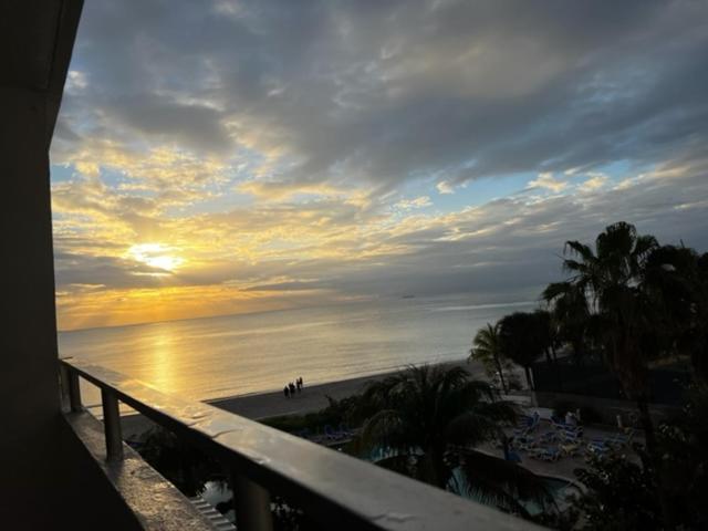Ocean Manor Tiki Sunset Retreat Lauderdale-by-the-Sea Exterior foto
